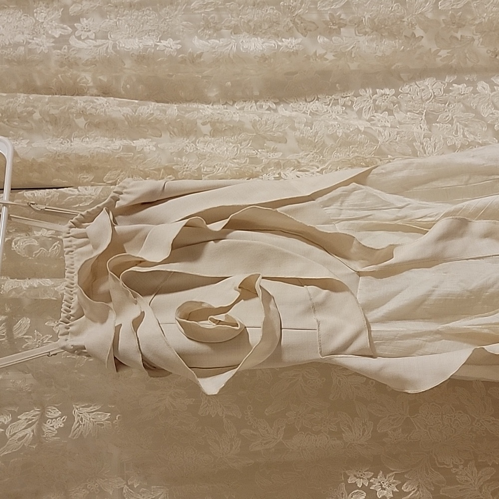 Elegant Cream Dress with Ruffle Details - Picture 2 of 4
